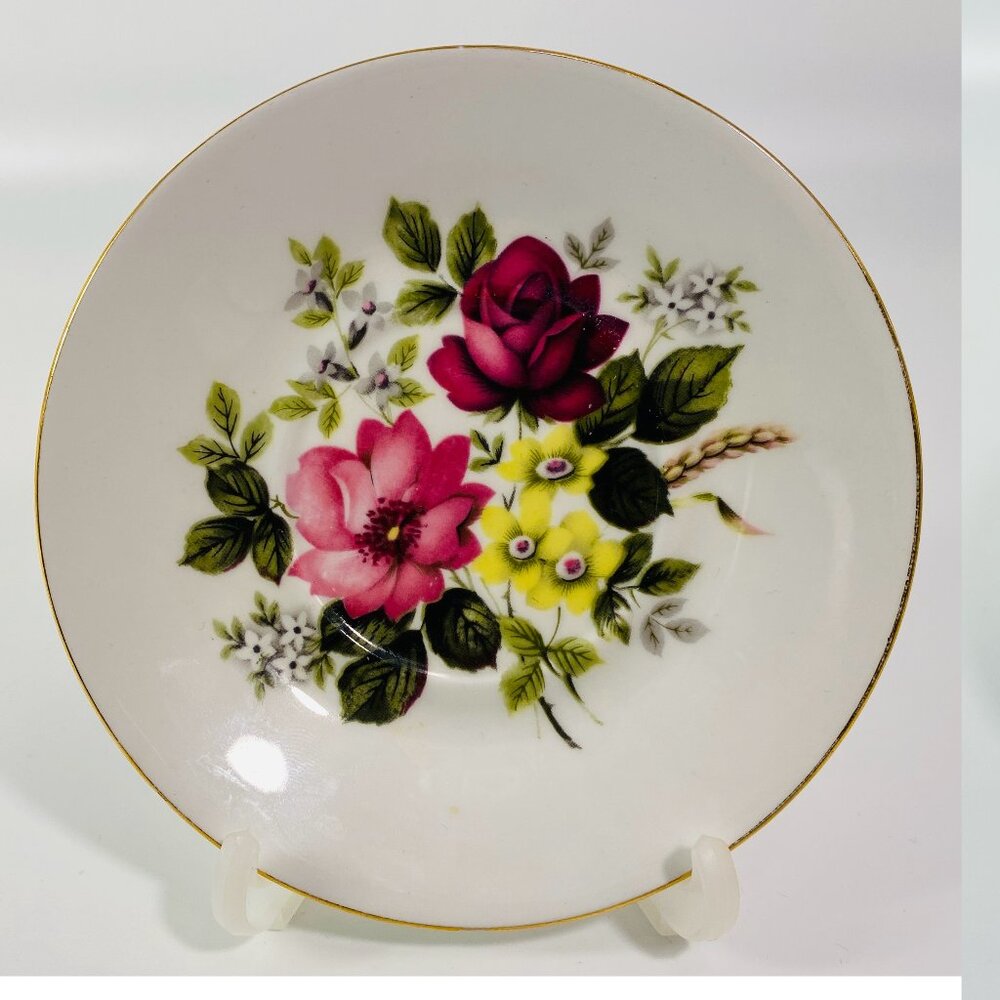 Pretty !! Royal Albert Flower Bouquet saucer
